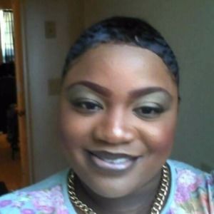 Meet your Posher, Latosha